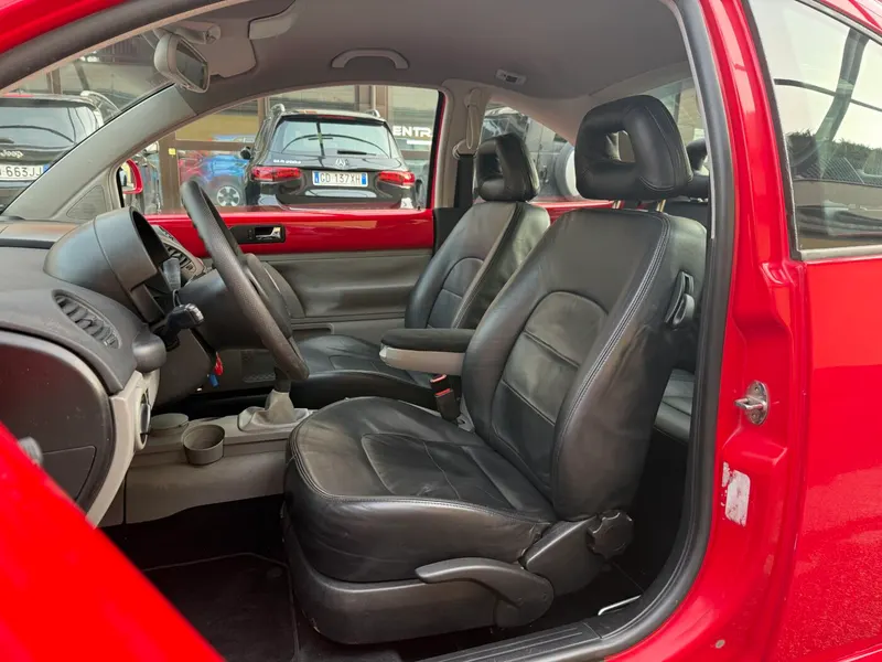 Volkswagen New Beetle 2.0i 116cv UNIPROPRIETARIO 21