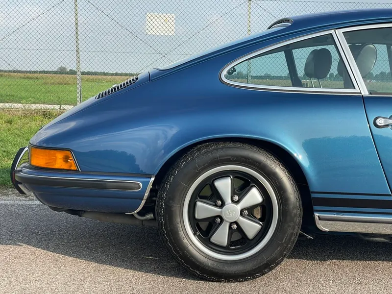 Porsche 911 2.4 S 10