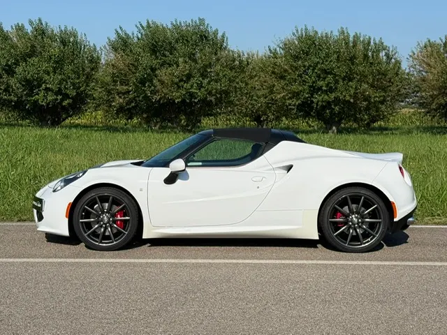Alfa Romeo 4C Spider 1750 Tbi SOLO 9.500 KM!!! NUOVA!!! 12
