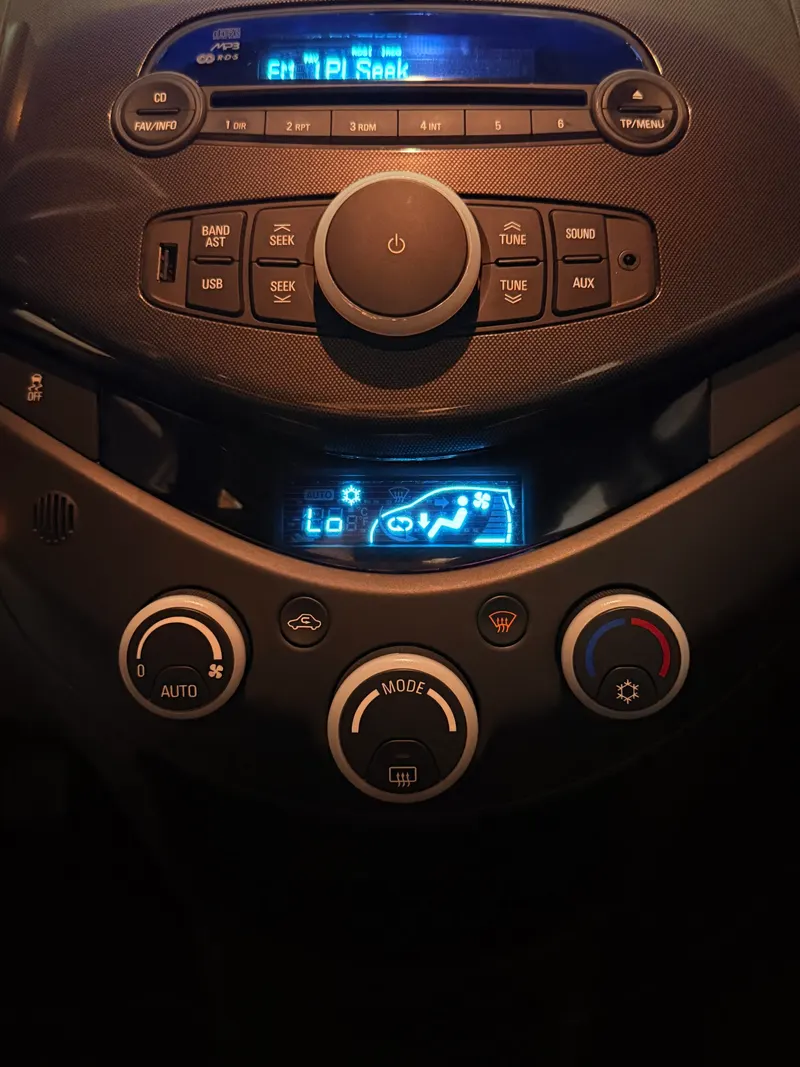 Chevrolet SPARK CON 63.454 KM UNICO PROPRIETARIO 50