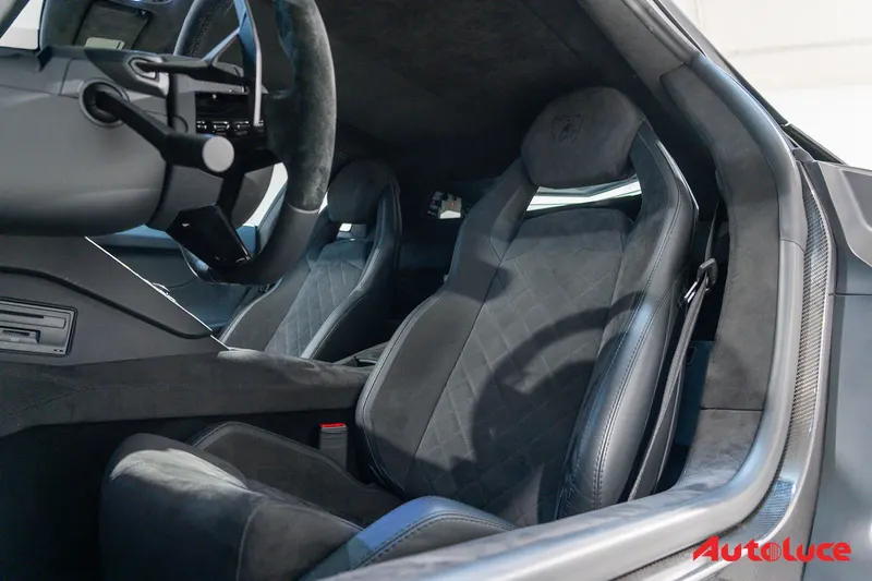 Lamborghini AVENTADOR S 16