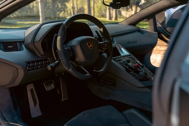 Lamborghini AVENTADOR S 53