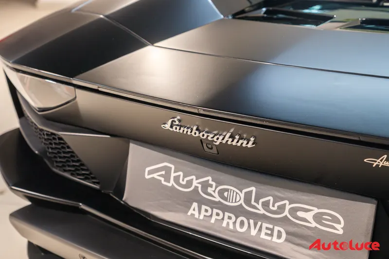 Lamborghini AVENTADOR S 38