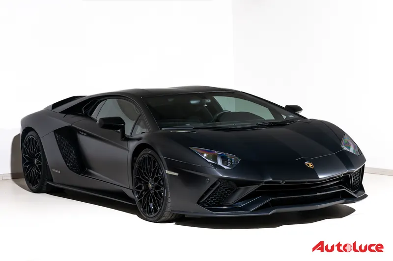 Lamborghini AVENTADOR S 3