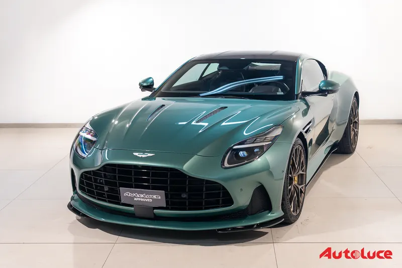 Aston Martin DB12 40