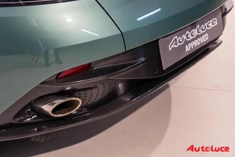 Aston Martin DB12 52