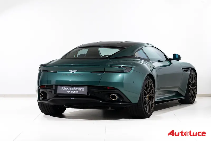 Aston Martin DB12 4