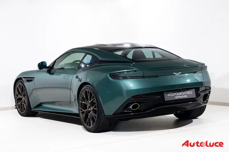 Aston Martin DB12 6