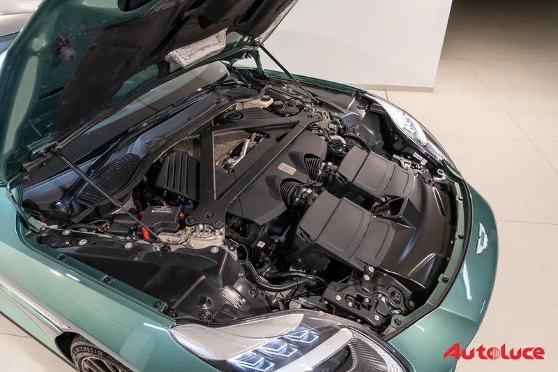 Aston Martin DB12 39