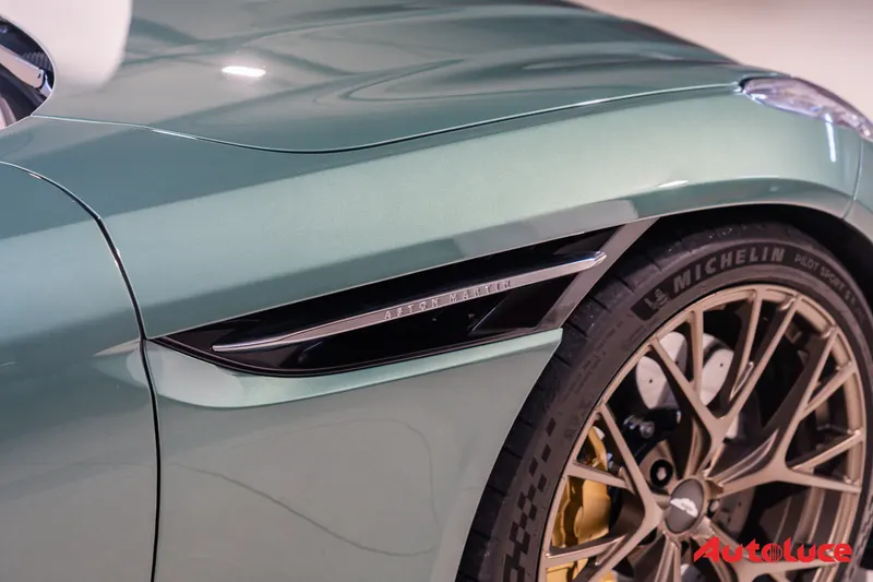 Aston Martin DB12 11