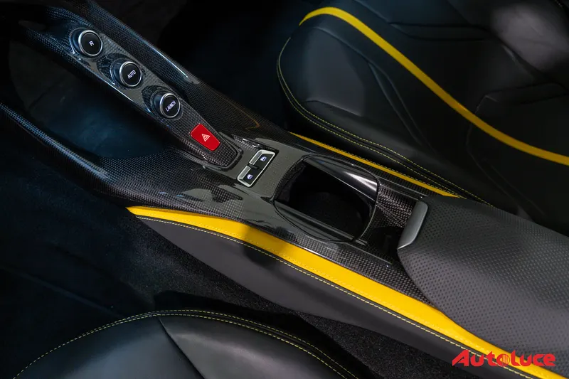 Ferrari 812 SUPERFAST 32