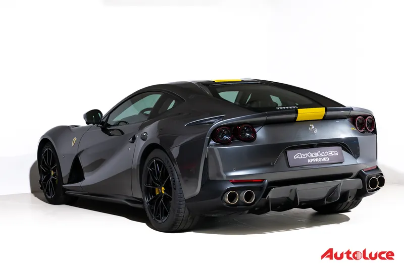 Ferrari 812 SUPERFAST 6