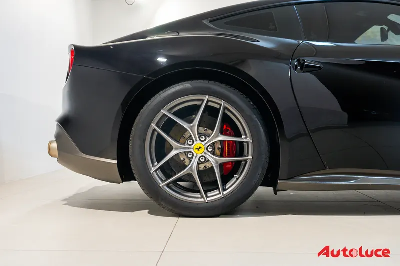 Ferrari F12 BERLINETTA 10