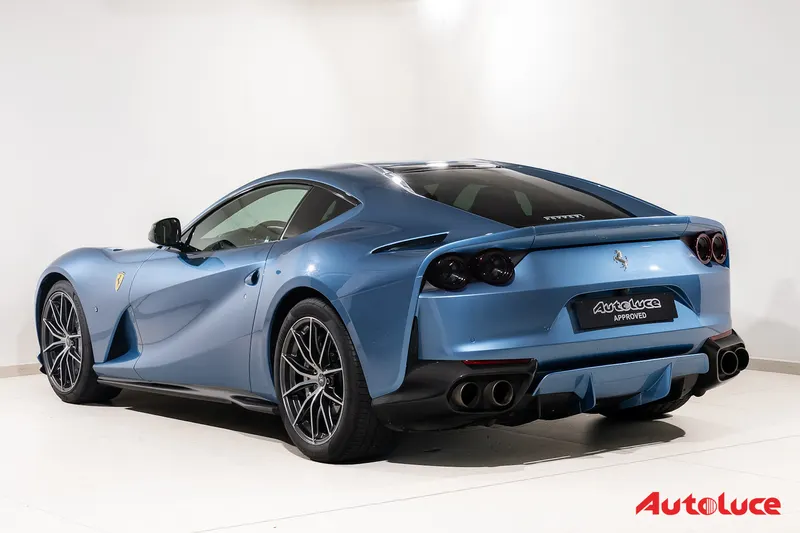 Ferrari 812 SUPERFAST 6