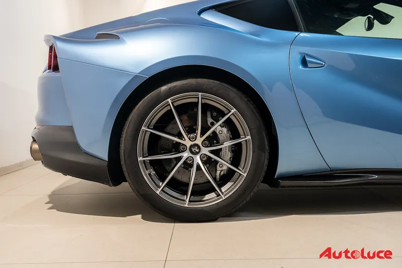 Ferrari 812 SUPERFAST 10