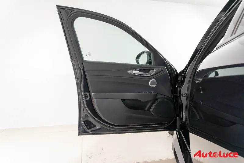 Alfa Romeo GIULIA QUADRIFOGLIO MY23 32