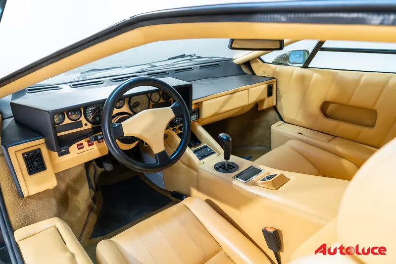 Lamborghini COUNTACH 25TH ANNIVERSARY 32