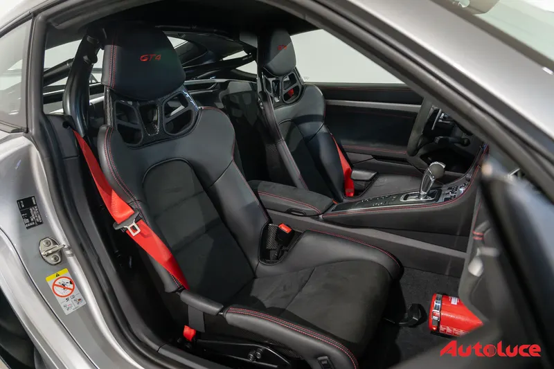 Porsche 718 CAYMAN GT4 CLUBSPORT 17