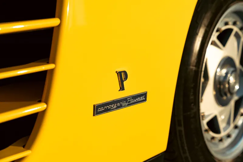 Ferrari TESTAROSSA SPIDER PAVESI 12
