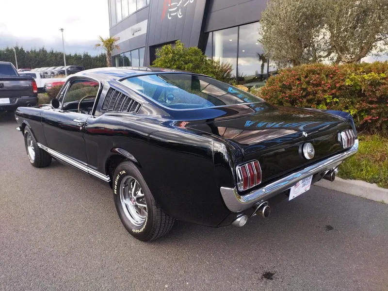 Ford MUSTANG Fastback noire code C restaurée 4