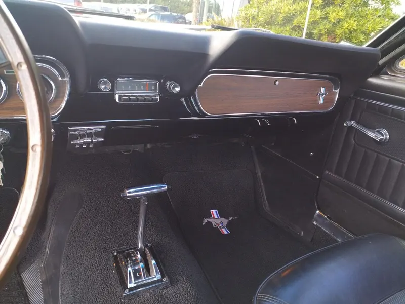 Ford MUSTANG Fastback noire code C restaurée 21