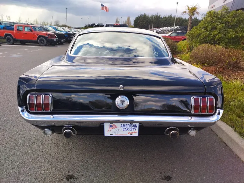 Ford MUSTANG Fastback noire code C restaurée 5