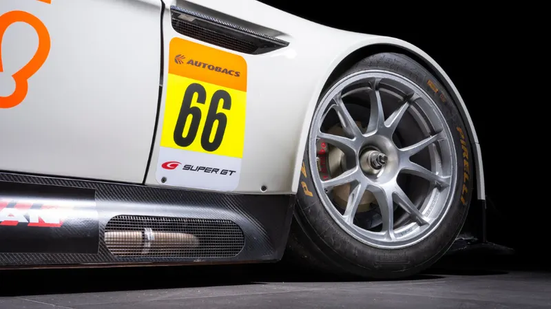 Aston Martin V8 VANTAGE GT2 13