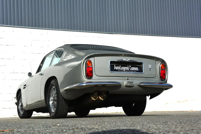 Aston Martin DB6 MKI Superleggera 8