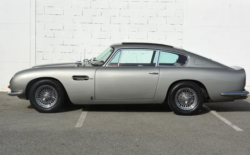 Aston Martin DB6 MKI Superleggera 4