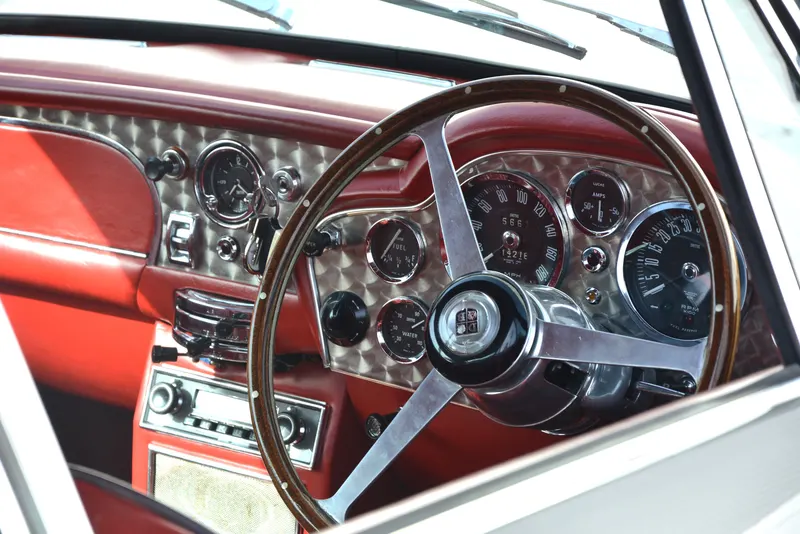 Aston Martin DB6 MKI Superleggera 17