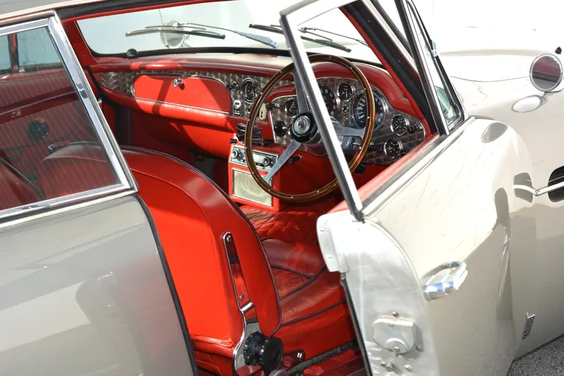 Aston Martin DB6 MKI Superleggera 19