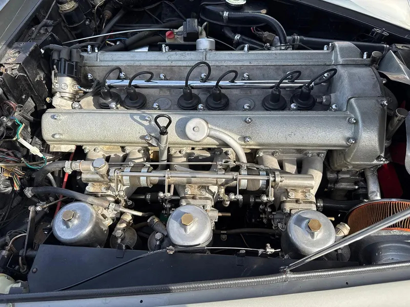 Aston Martin DB6 MKI Superleggera 21