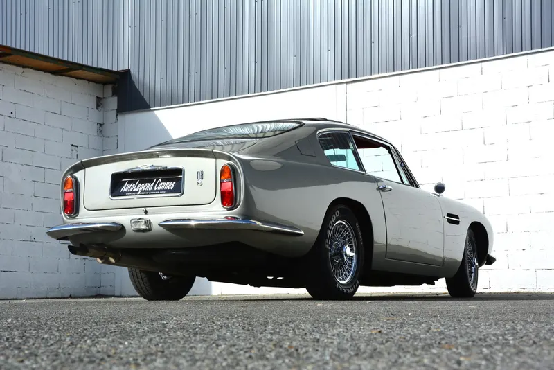 Aston Martin DB6 MKI Superleggera 2