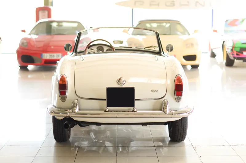 Alfa Romeo Giulia Spider 1600 5