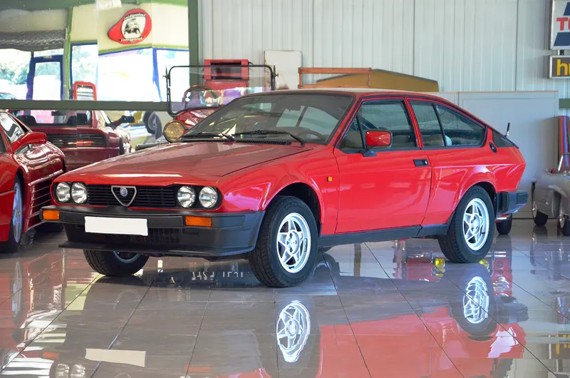 Alfa Romeo GTV 2 litres 2