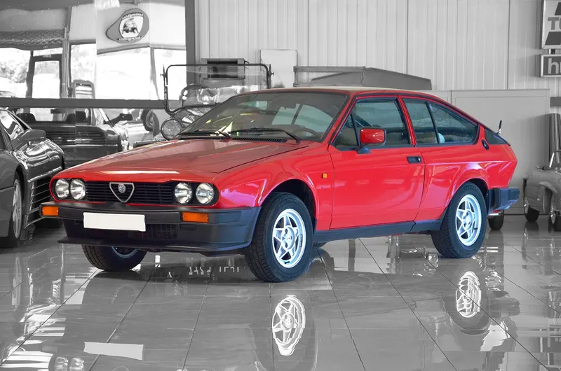 Alfa Romeo GTV 2 litres 12