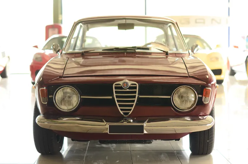 Alfa Romeo GT 1300 Junior Scalino 4