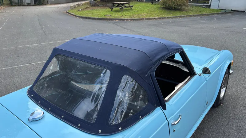 Triumph TR6 PI 23