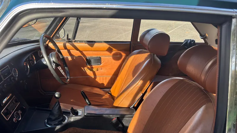 MG B GT V8 Costello 13