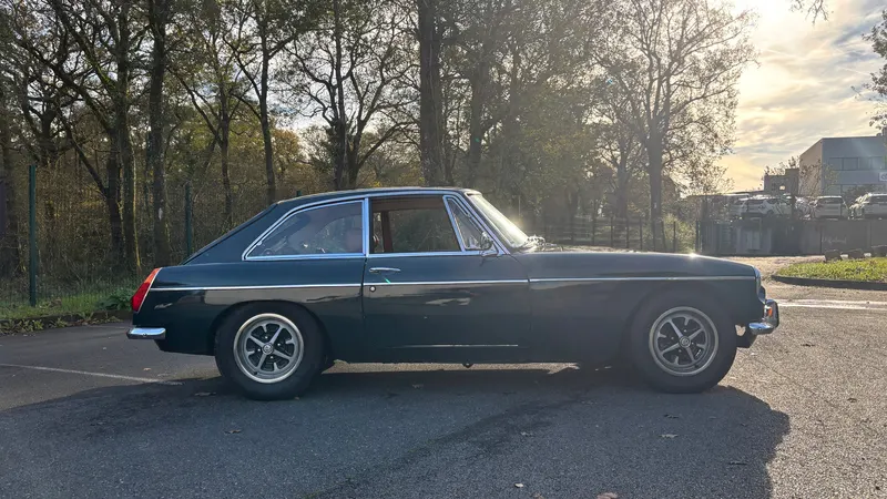 MG B GT V8 Costello 8