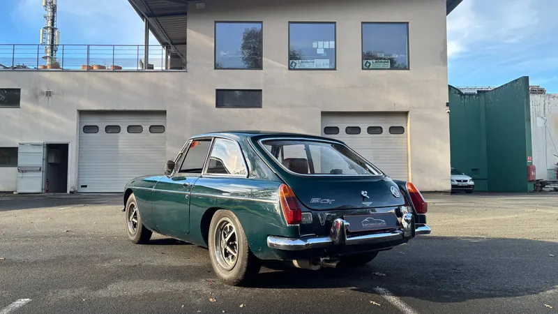 MG B GT V8 Costello 5