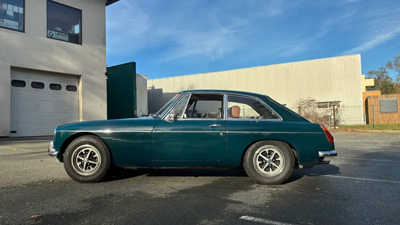 MG B GT V8 Costello 4
