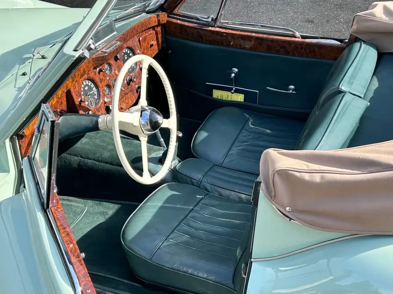 Jaguar XK120 Cab. 2