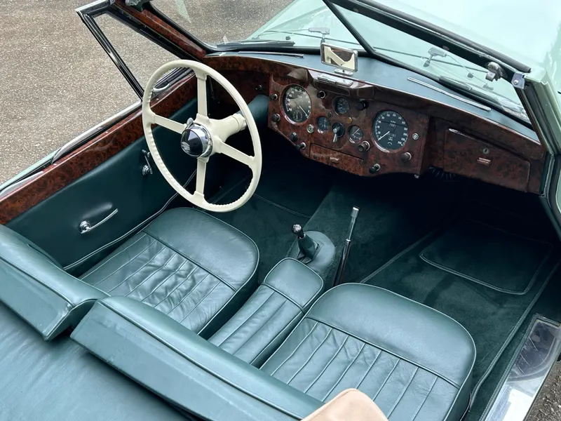 Jaguar XK120 Cab. 34