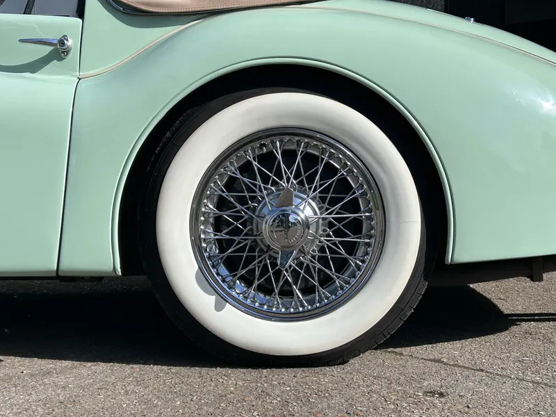 Jaguar XK120 Cab. 26