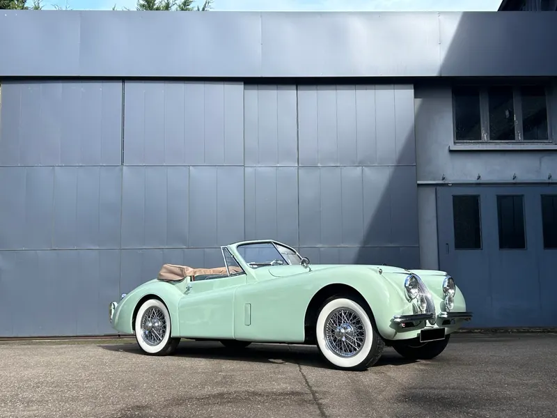 Jaguar XK120 Cab. 6