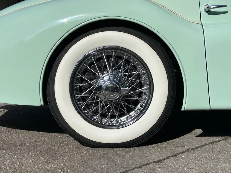 Jaguar XK120 Cab. 23