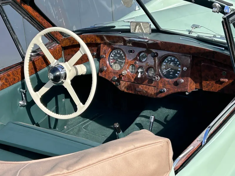 Jaguar XK120 Cab. 40