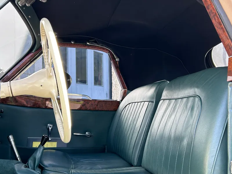 Jaguar XK120 Cab. 41