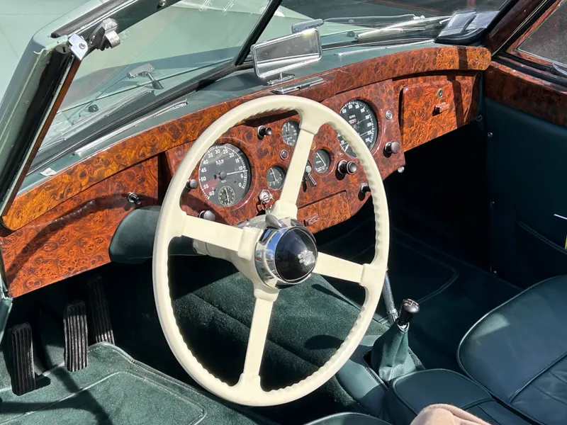 Jaguar XK120 Cab. 38